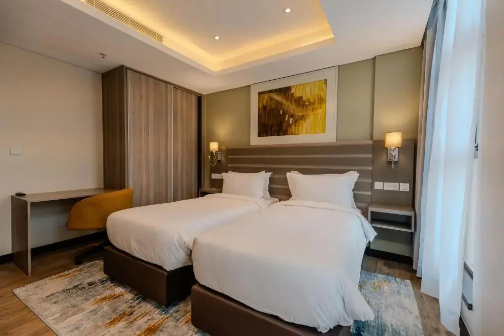 Отель Trademark Suites at Enaki Town