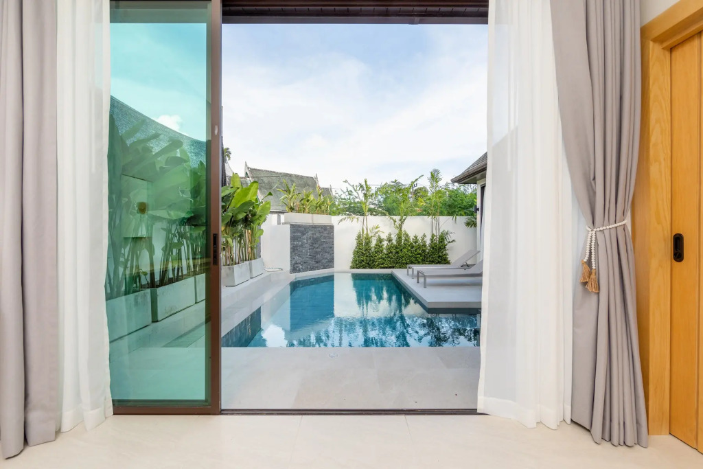 Villa Plunge Modern 2-Bedroom with Private Pool