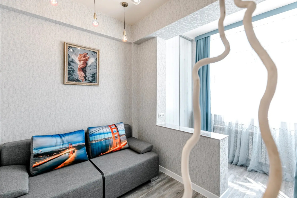Oliviia Iriny Savelyevoy V Parke U Doliny Roz I Krasnogo Solnishka Apartments