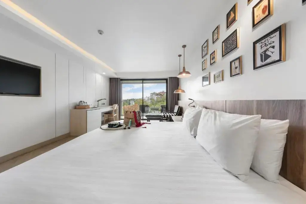 Mayaana Beach Resort Pattaya - Formerly Golden Tulip Pattaya Beach Resort