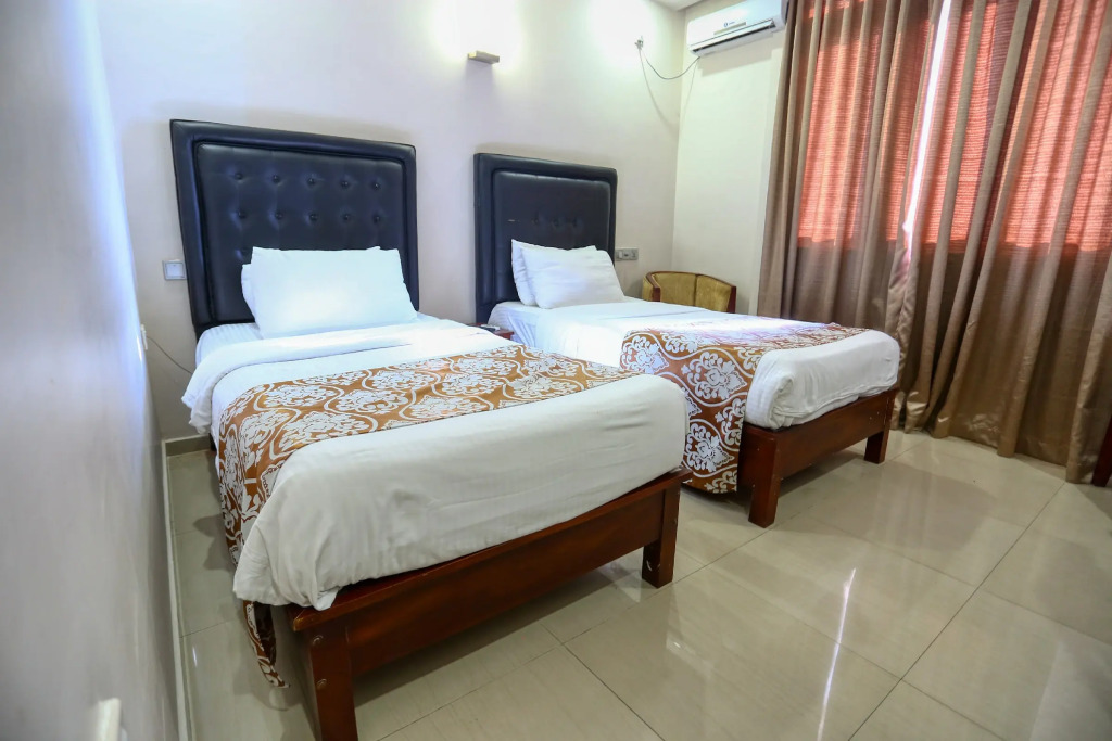 Отель Lazaani Colombo