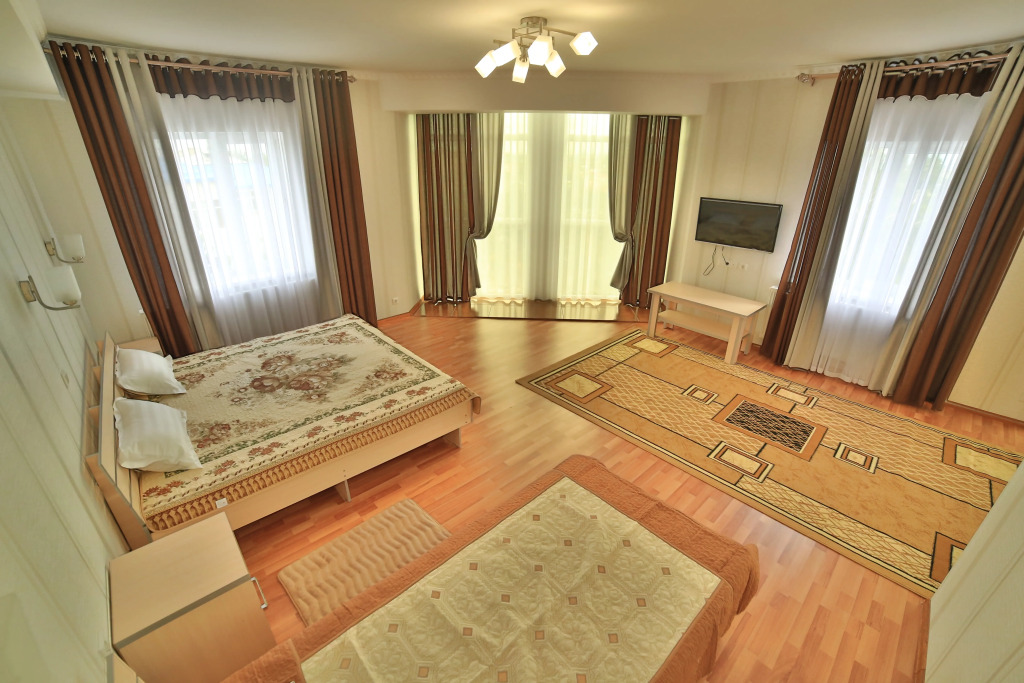 Caravan Hotel