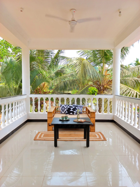 SOLS Backyard Bungalow