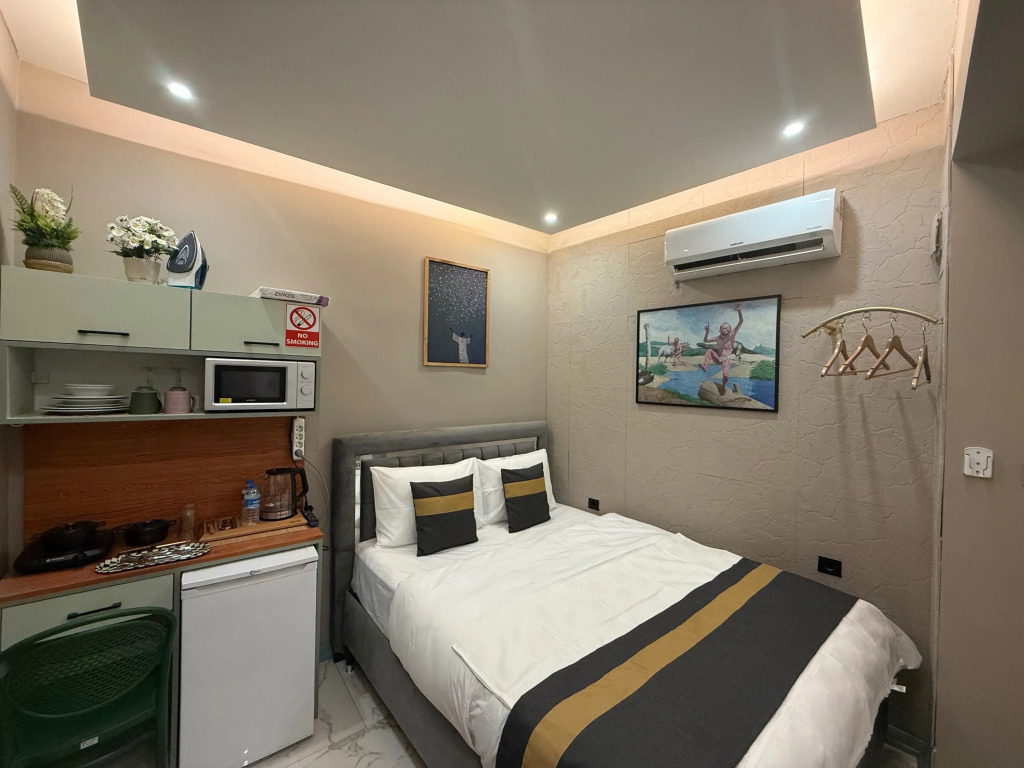 Апартаменты Cozy warm studio near the subway