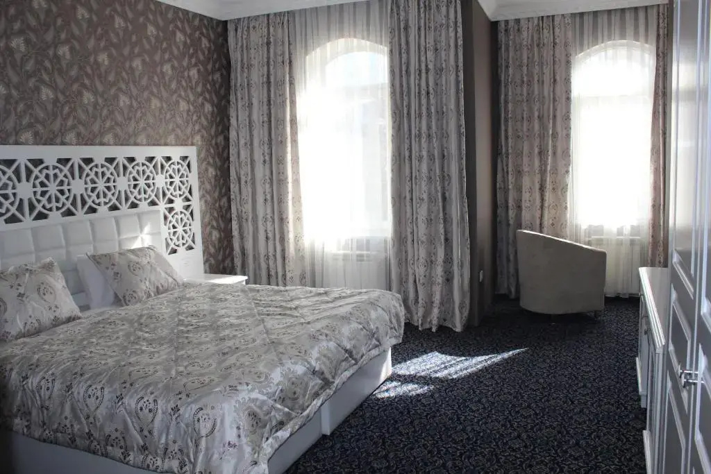Seven Gates Hotel