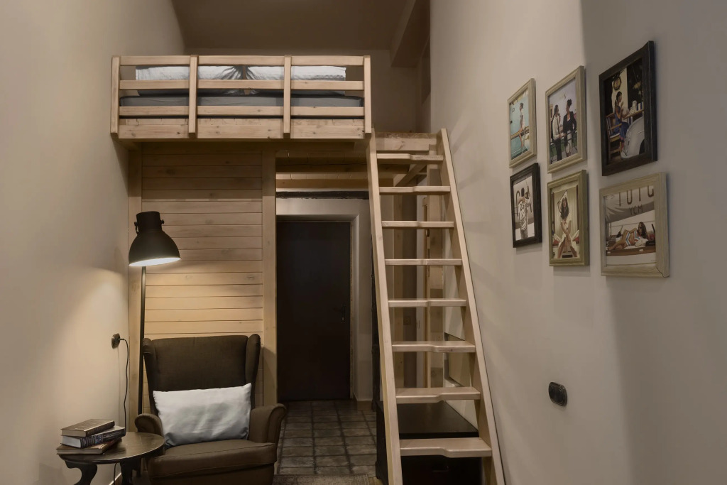 Отель Brick Walls Hotel