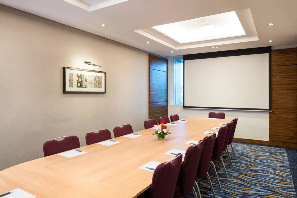 Отель Four Points by Sheraton Bur Dubai