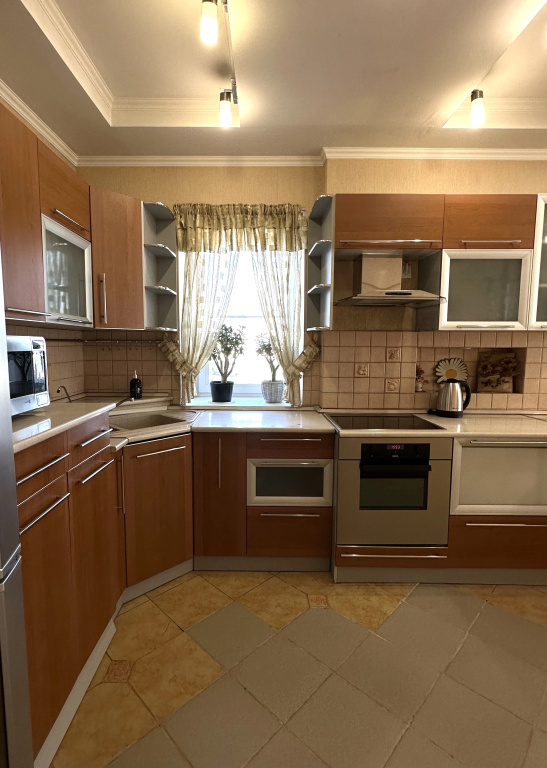 Квартира Большая светлая 3-комнатная 100 кв.м в центре