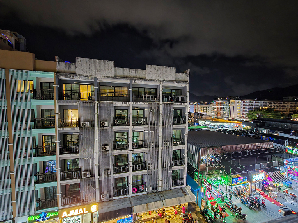 Отель Saba Suites Patong Phuket