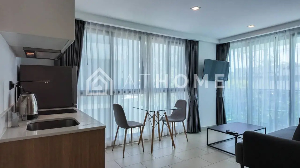 Апартаменты The Breeze Condominium