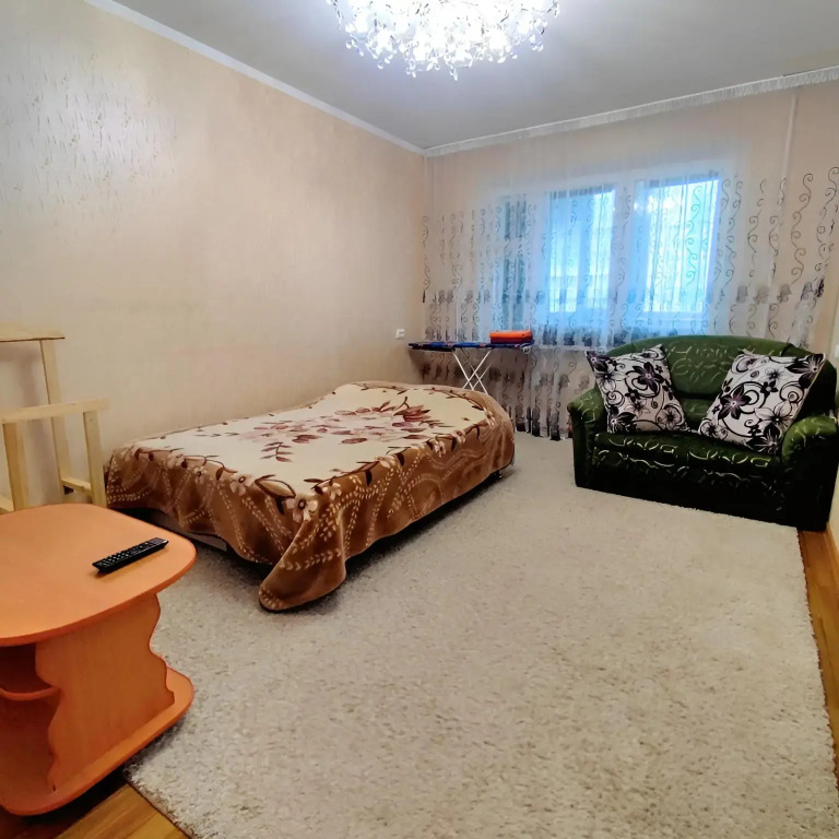 Квартира трехкомнатная  в Челнах
