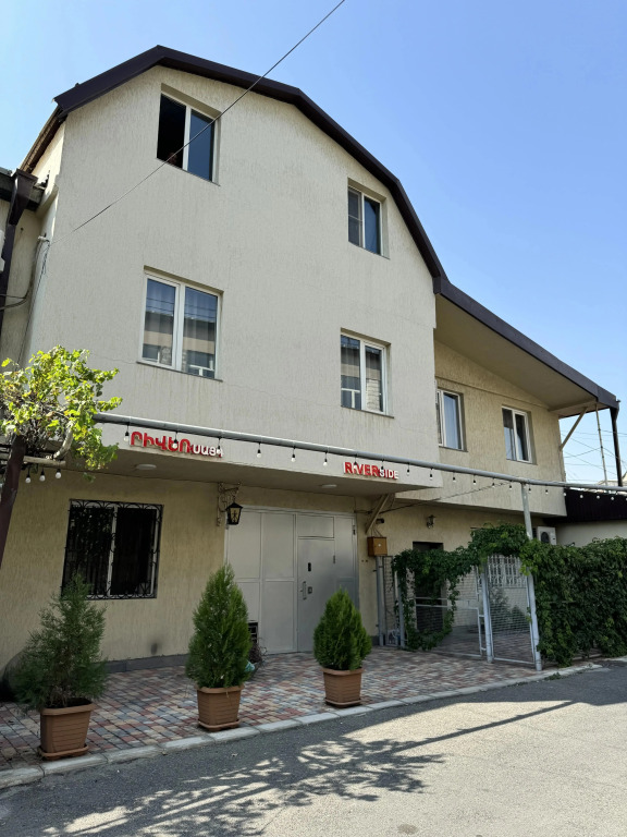 Riverside Hotel