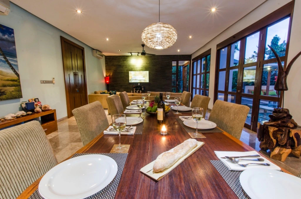 Wonderful 4BR villa 50 meters to the beach Canggu