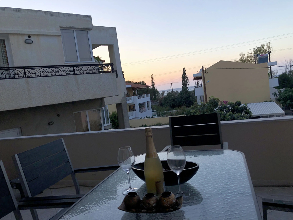 Menelaos Family Apartments