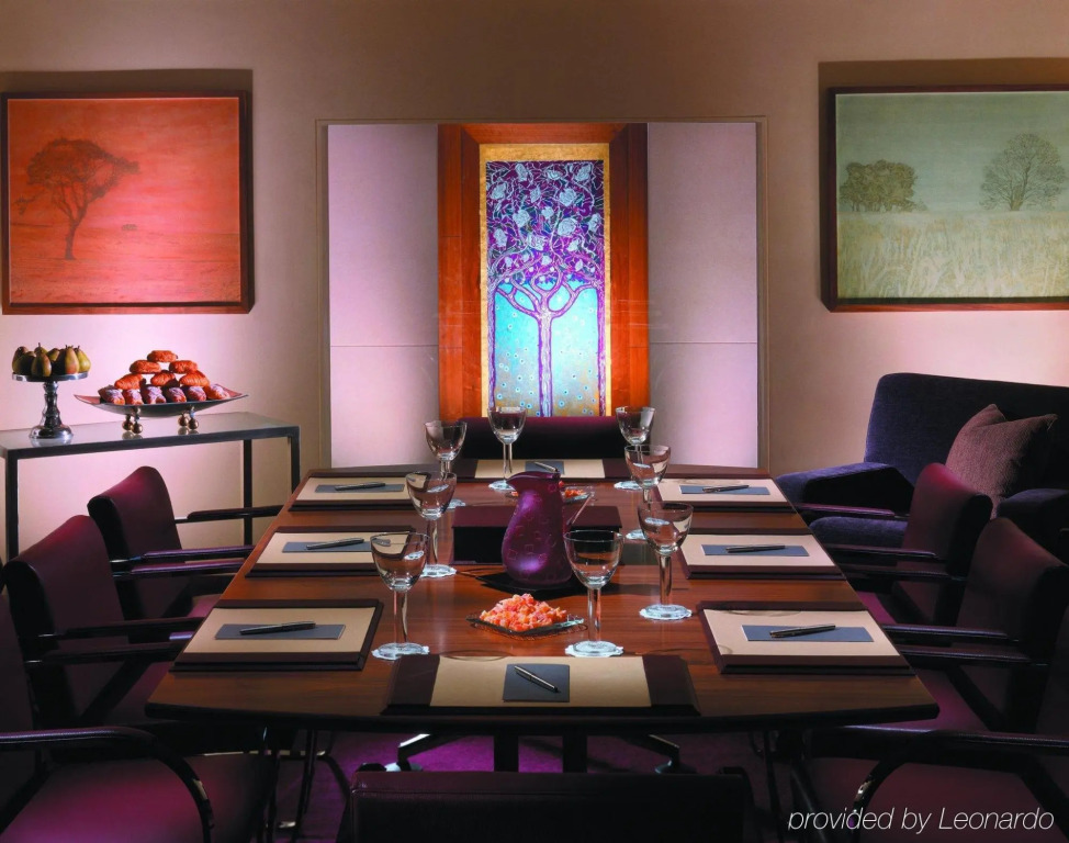 Canary Riverside Plaza Hotel