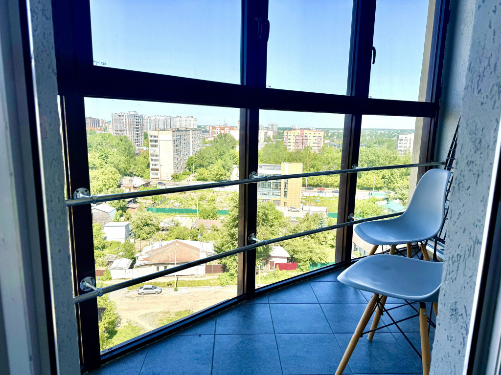 Двухкомнатная квартира сети "PanApartments" с панорамным видом на город