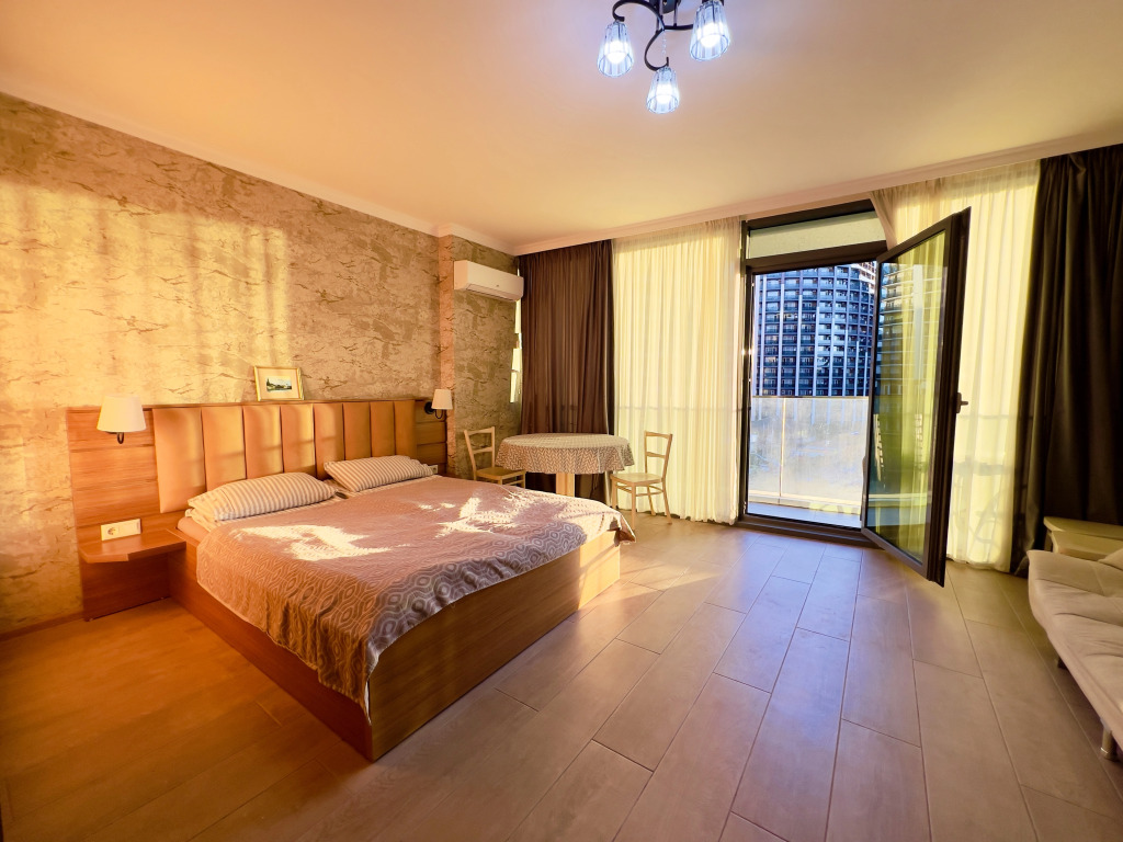 Апартаменты просторные с боковым видом на море в Batumi View