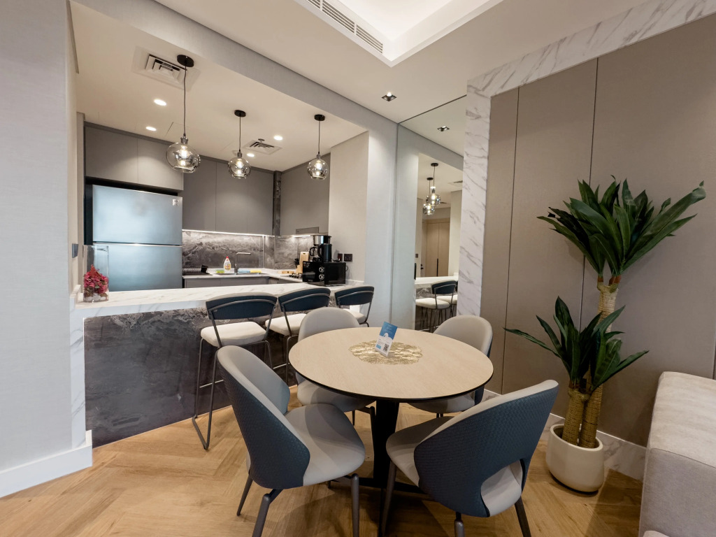 Апартаменты Vserve Elevate Your Stay with Stunning Skyline Views