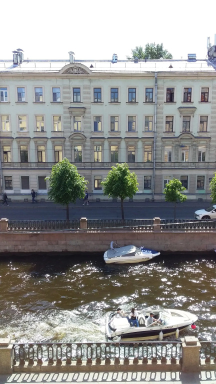Квартира Просторная 2х комнатная квартира в центре Санкт-Петербурга