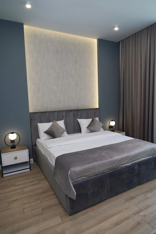 B&M Hotel