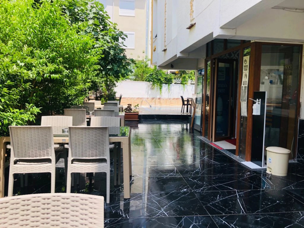 Отель Lavin Garden