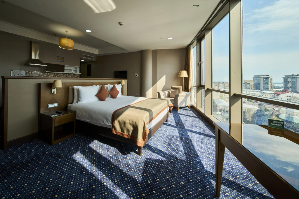 Parkside Hotel & Apartments