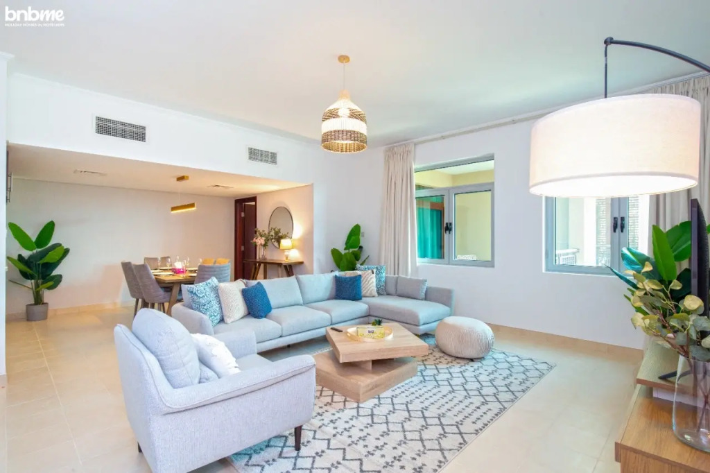 Апартаменты bnbmehomes | 2 BR Stunning Lake Views in Greens-205