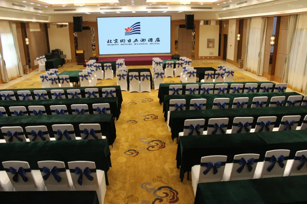 Отель Tomorrow Wuzhou Beijing West Railway Station Lize Business District