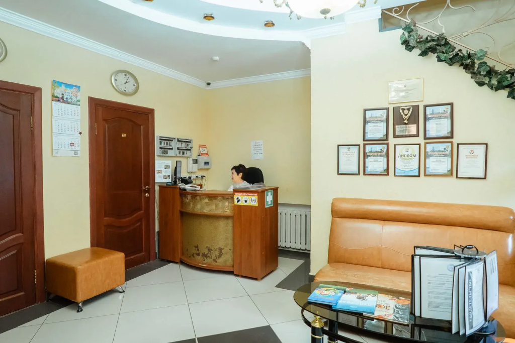 Отель Корона