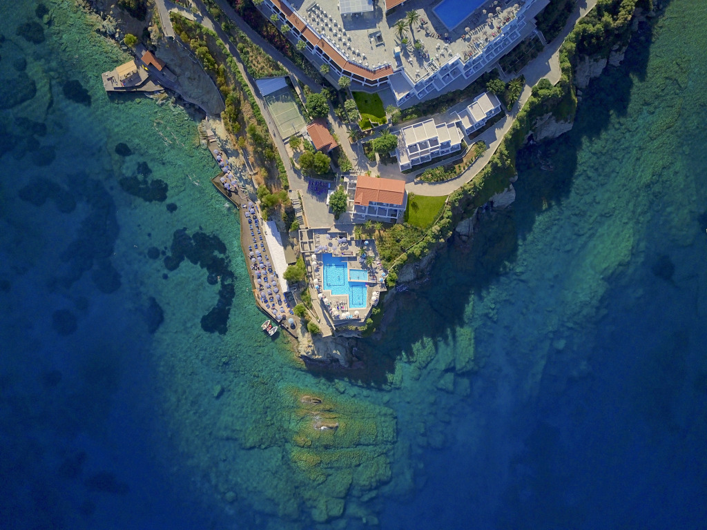 Отель Peninsula Resort & Spa