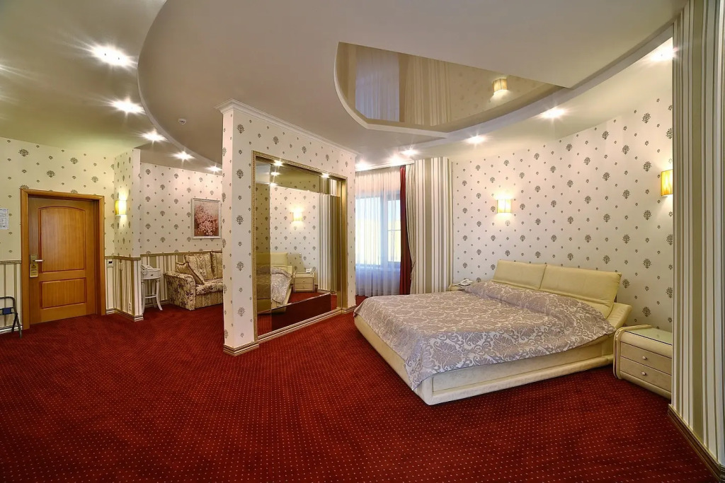 Отель Авиа
