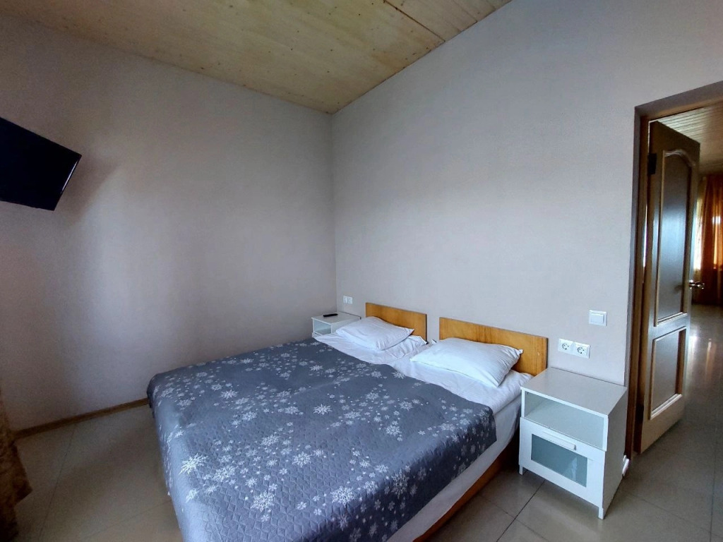 Titan 5 Hibinyi Cottage