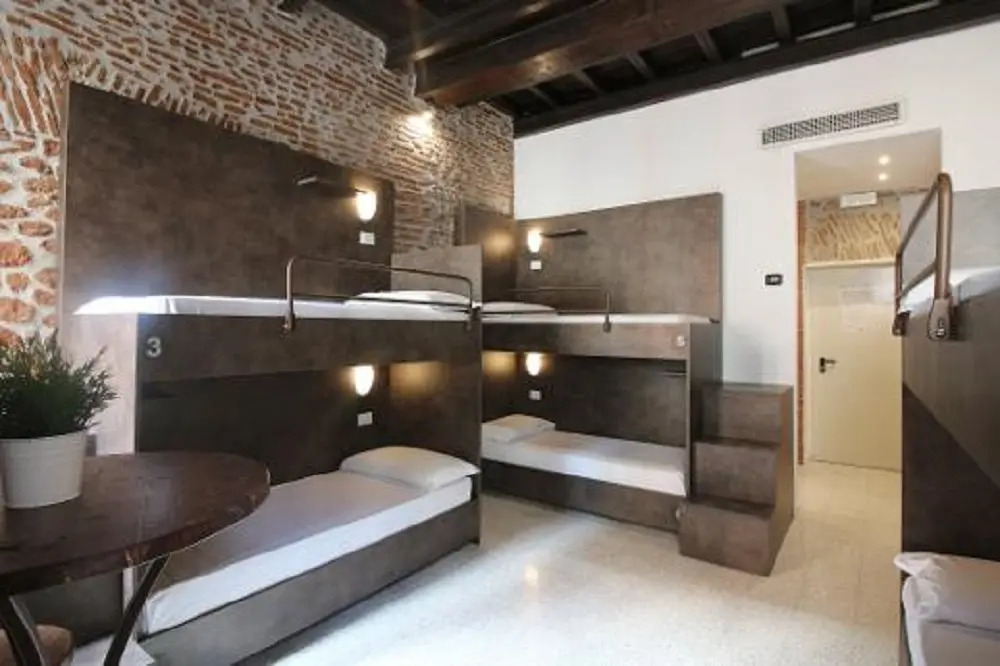 Хостел New Generation Hostel Tirana Center