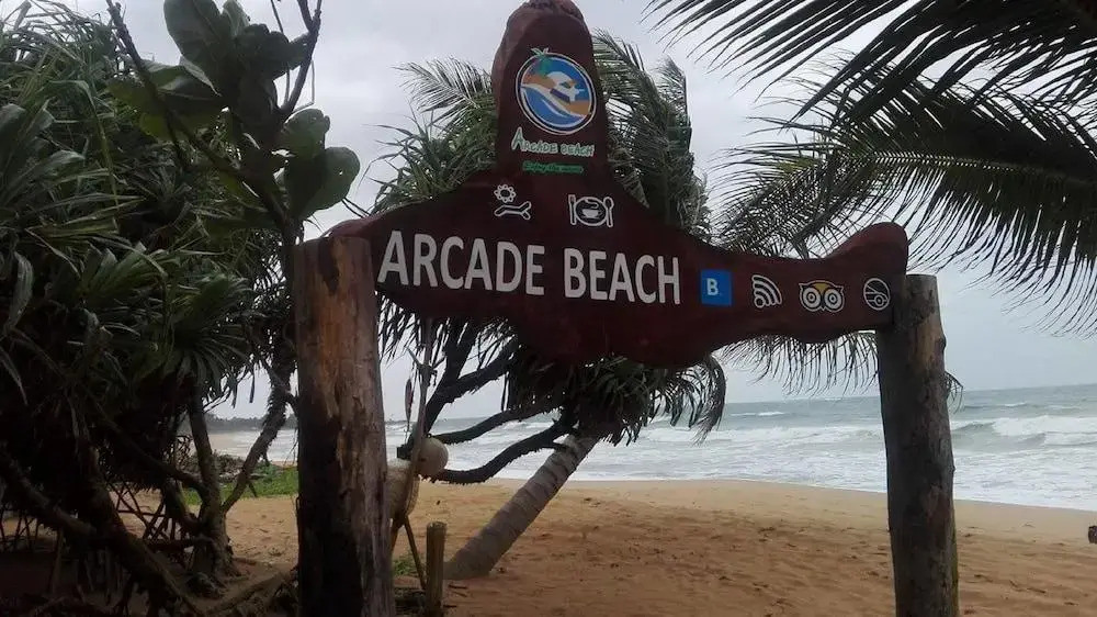 Отель Arcade Beach