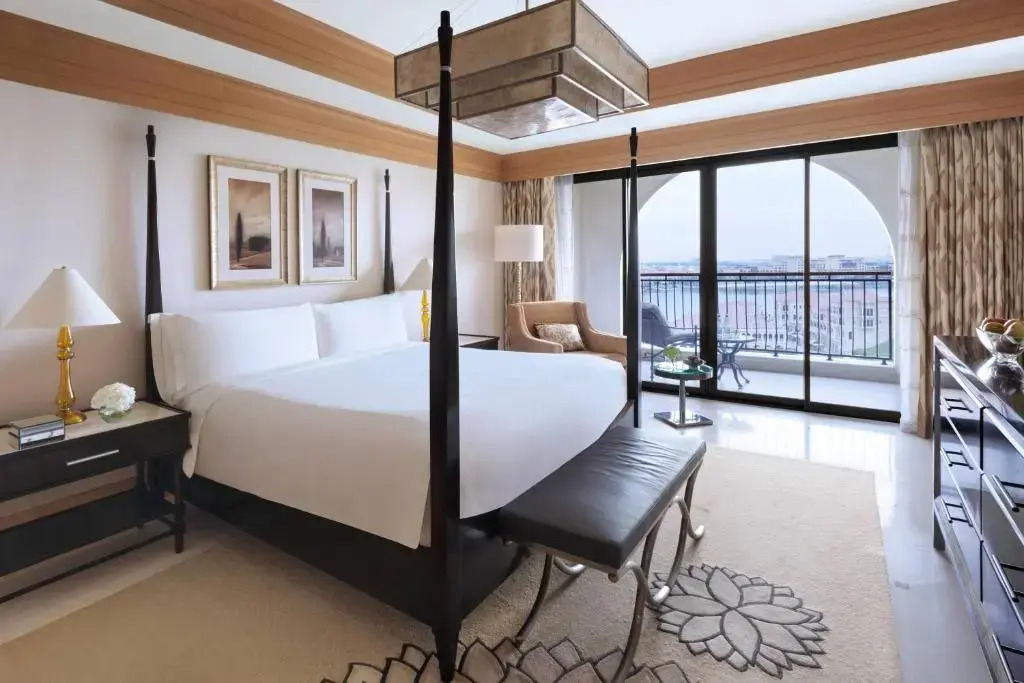Отель The Ritz-Carlton Abu Dhabi, Grand Canal