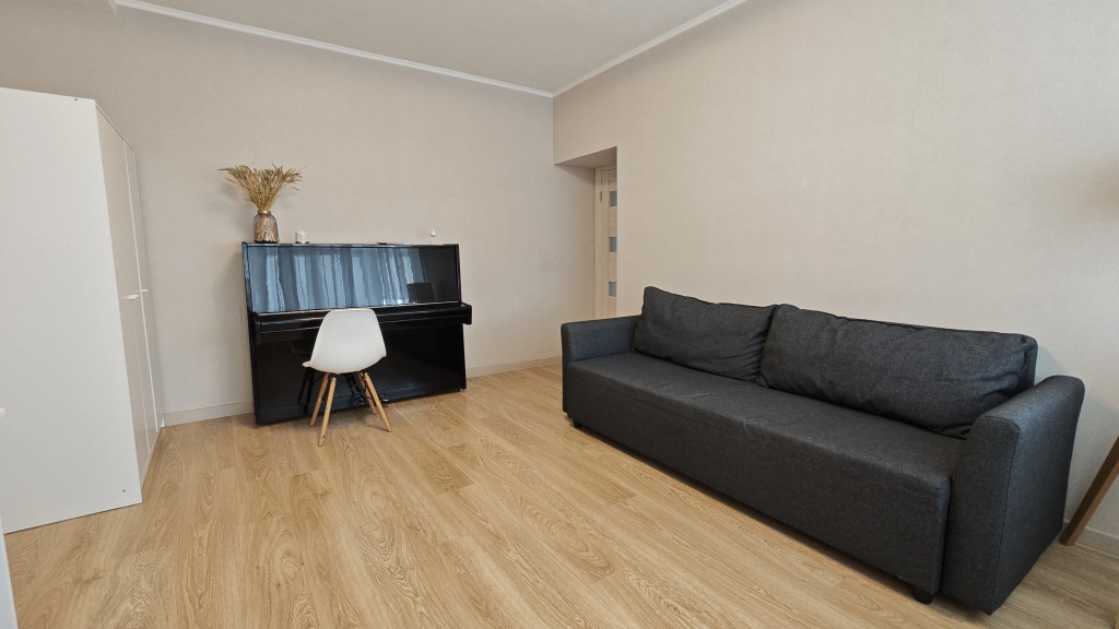 Warm Central Flat