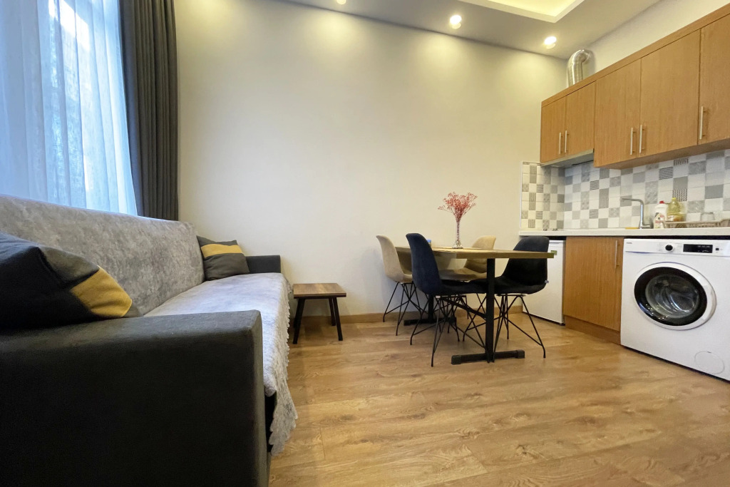 Апартаменты 1BR Clean 7 Min By Walk To Metro