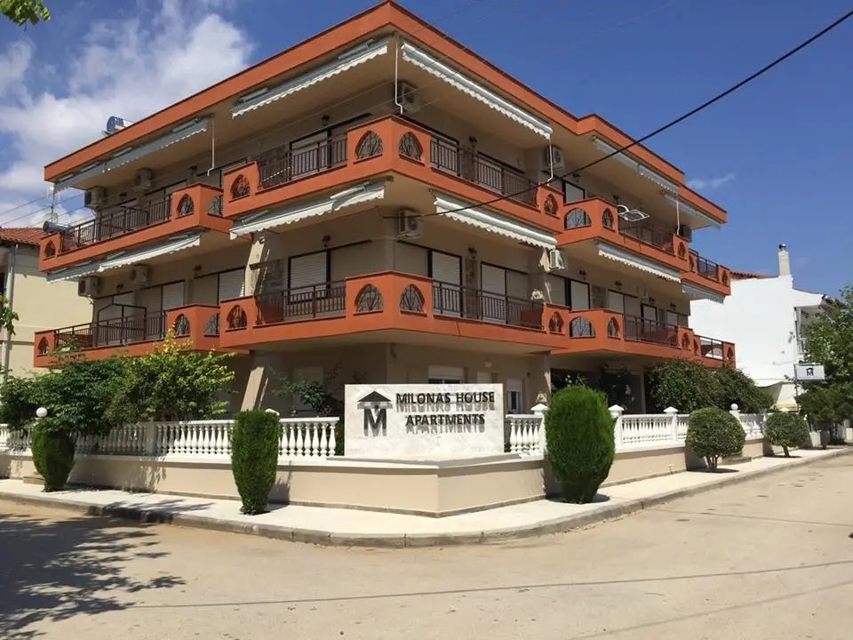 Milonas House Apartments
