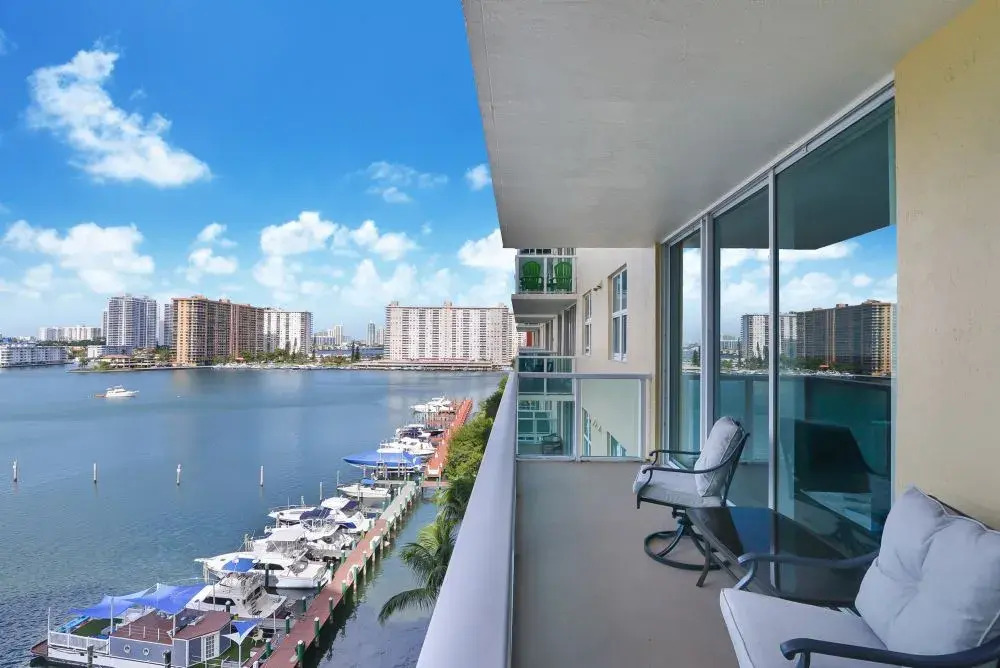 Апартаменты Luxury Oceanfront Condos in Sunny Isles Beach