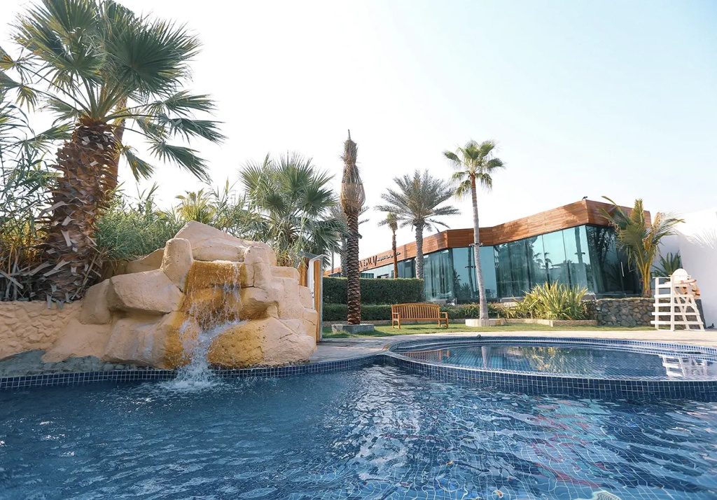 Отель Dubai Marine Beach Resort & Spa