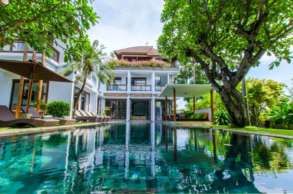 Wonderful 4BR villa 50 meters to the beach Canggu