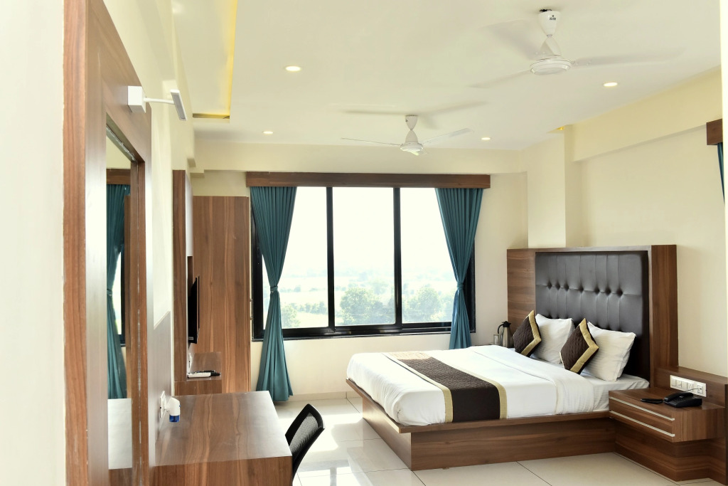 FabHotel New Empire