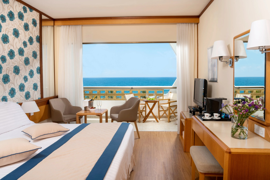 Отель Constantinou Bros Athena Royal Beach