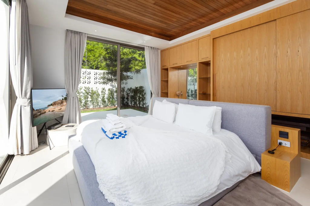 Курортный отель Wallaya Villas Bang Tao by TropicLook