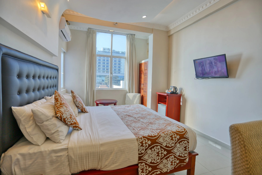 Отель Lazaani Colombo