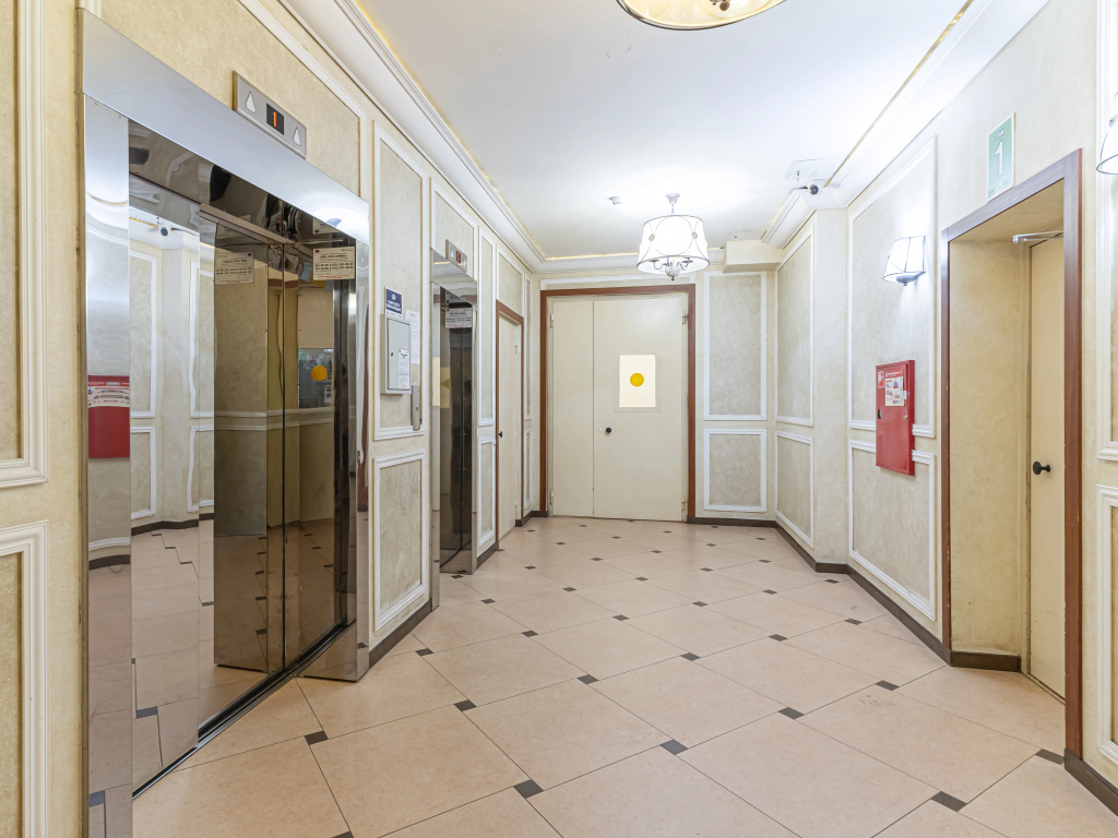 Arend Orlov 1 Flat