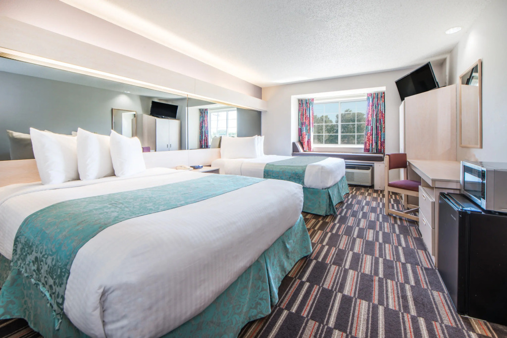 Отель Microtel Inn Suites by Wyndham Claremore
