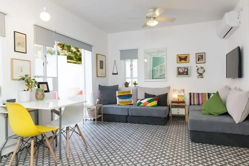 Апартаменты Vintage & Chic with Patio by FeelHome