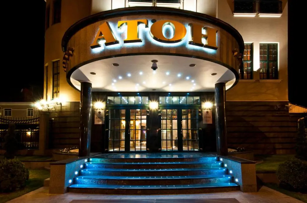Отель Атон