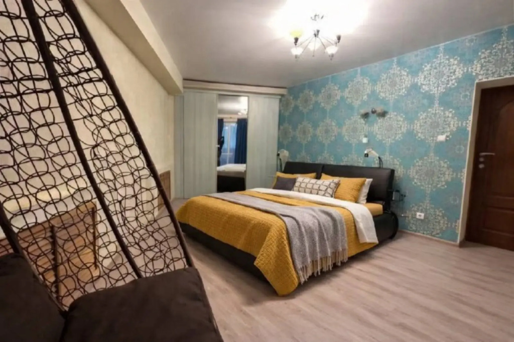 Prostornaya Mnogokomnatnaya Kvartira Flat